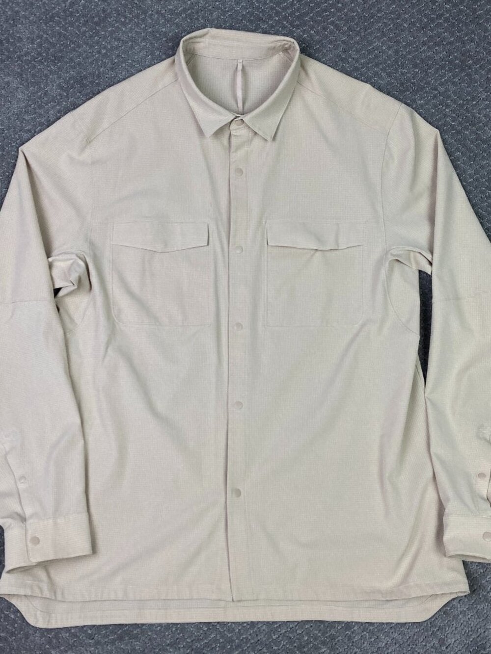 Lululemon Airing Easy Overshirt Shirt Mens XL L Beige Snap Flap Pockets Button